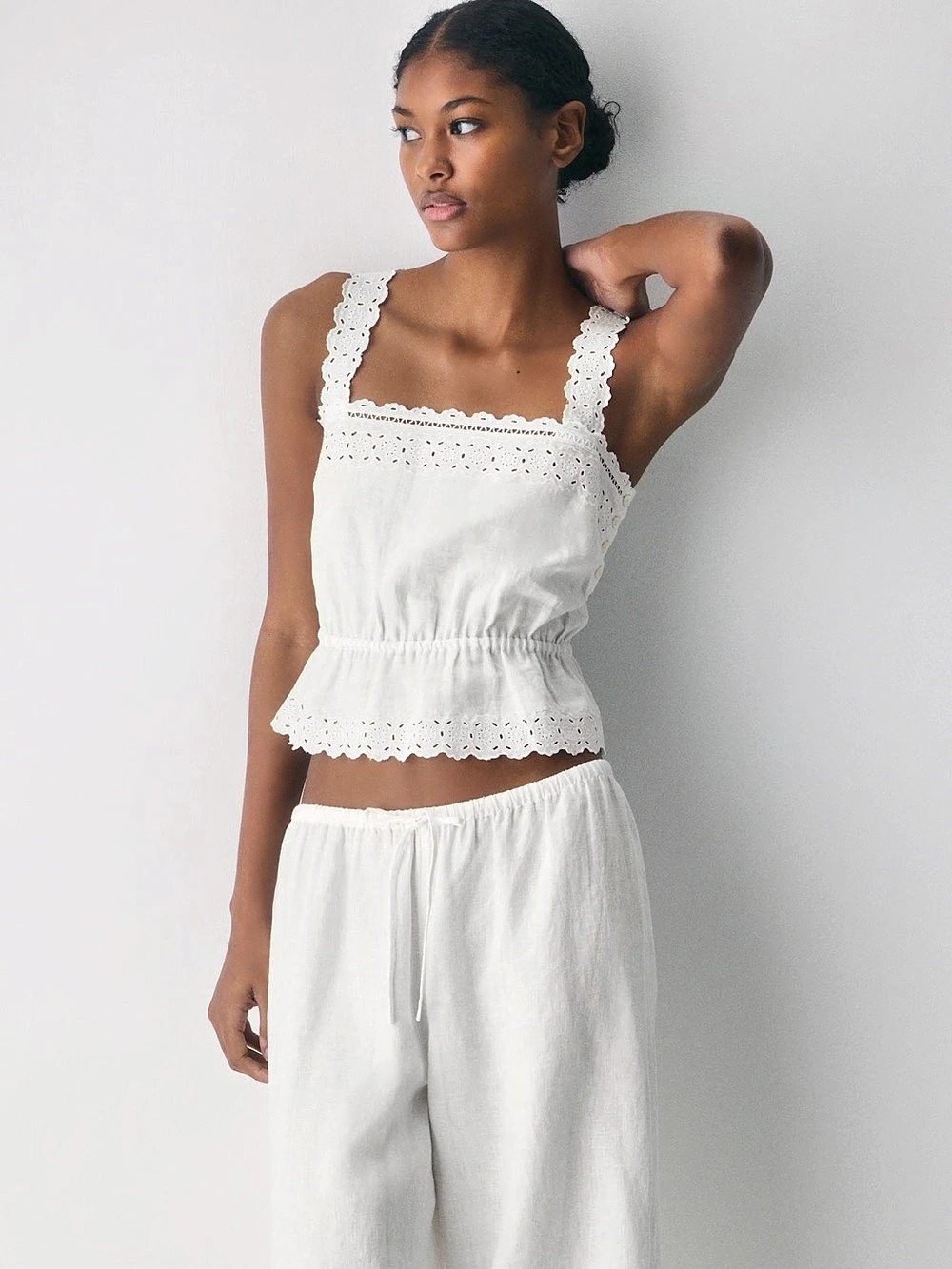 Aritzia Little Moon Lace Trim Tank Top in White Size 2XS- only worn once